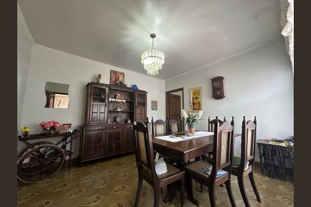 Casa à venda com 170m², 2 quartos e 2 vagasSala
