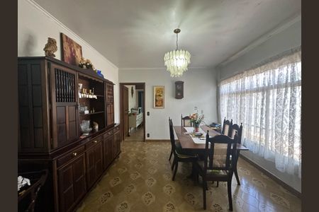 Casa à venda com 170m², 2 quartos e 2 vagasSala