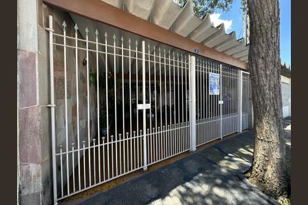 Casa à venda com 170m², 2 quartos e 2 vagasFachada e placa