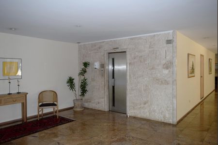 Apartamento à venda com 157m², 2 quartos e 2 vagasÁrea comum - Hall de entrada