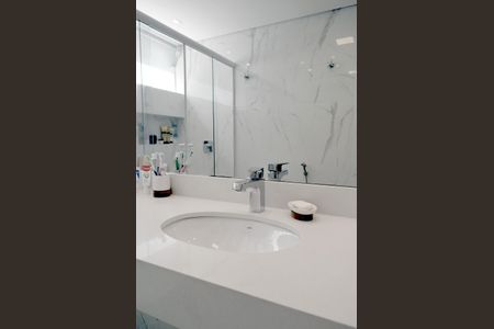 Apartamento à venda com 157m², 2 quartos e 2 vagasBanheiro da Suíte 1