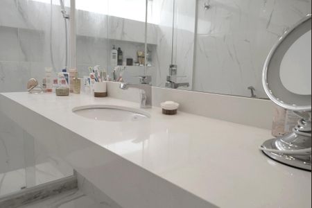 Apartamento à venda com 157m², 2 quartos e 2 vagasBanheiro da Suíte 1