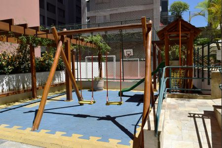 Apartamento à venda com 157m², 2 quartos e 2 vagasÁrea comum - Playground