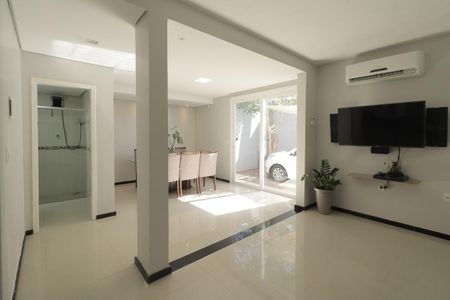 Casa à venda com 261m², 3 quartos e 3 vagasSala