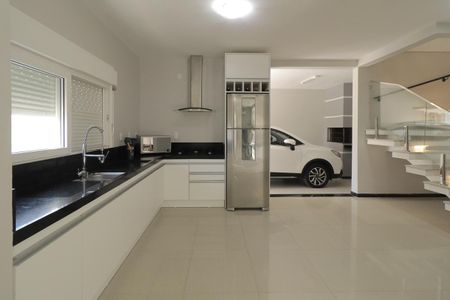 Casa à venda com 261m², 3 quartos e 3 vagasCozinha