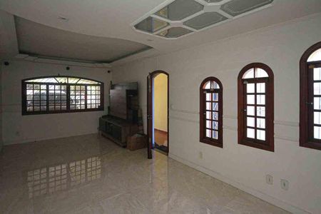 Casa para alugar com 240m², 3 quartos e 2 vagas Casa para alugar com 240m², 3 quartos e 2 vagasSala