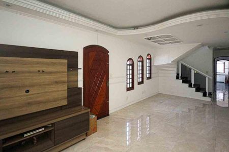 Casa para alugar com 240m², 3 quartos e 2 vagas Casa para alugar com 240m², 3 quartos e 2 vagasSala