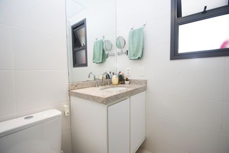 Apartamento à venda com 107m², 2 quartos e 1 vagaBanheiro da Suíte 1