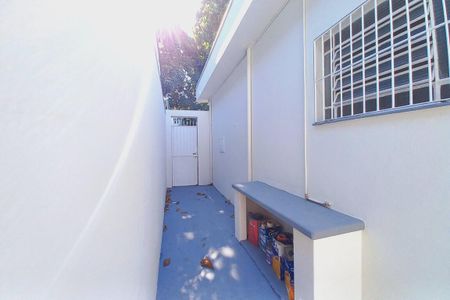 Casa para alugar com 170m², 3 quartos e 2 vagas Casa para alugar com 170m², 3 quartos e 2 vagasCorredor Lateral
