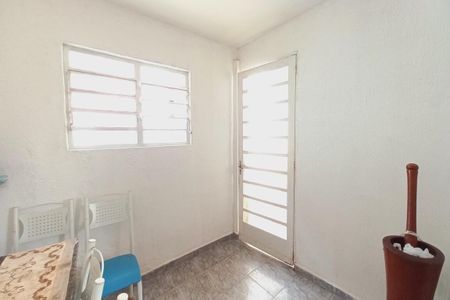 Casa à venda com 172m², 6 quartos e 4 vagas Casa à venda com 172m², 6 quartos e 4 vagasCopa