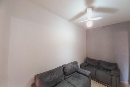 Casa à venda com 172m², 6 quartos e 4 vagas Casa à venda com 172m², 6 quartos e 4 vagasEdícula - Sala