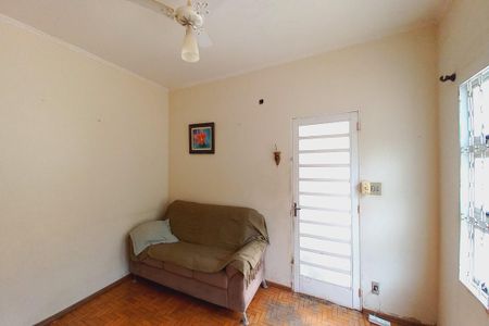 Casa à venda com 172m², 6 quartos e 4 vagas Casa à venda com 172m², 6 quartos e 4 vagasSala