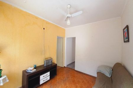 Casa à venda com 172m², 6 quartos e 4 vagas Casa à venda com 172m², 6 quartos e 4 vagasSala