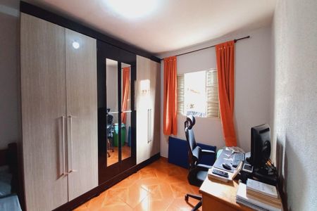 Casa à venda com 172m², 6 quartos e 4 vagas Casa à venda com 172m², 6 quartos e 4 vagasEdícula - Quarto 2