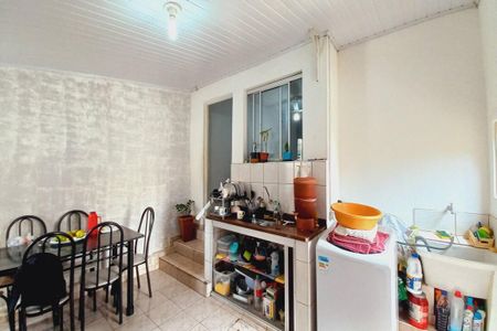 Casa à venda com 172m², 6 quartos e 4 vagas Casa à venda com 172m², 6 quartos e 4 vagasEdícula - Cozinha e Área de Serviço