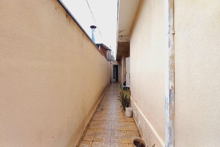 Casa à venda com 172m², 6 quartos e 4 vagas Casa à venda com 172m², 6 quartos e 4 vagasCorredor Lateral