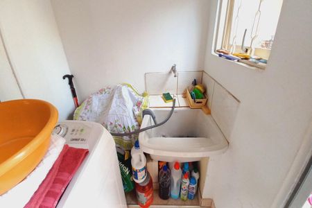 Casa à venda com 172m², 6 quartos e 4 vagas Casa à venda com 172m², 6 quartos e 4 vagasEdícula - Cozinha e Área de Serviço