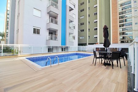 Apartamento à venda com 65m², 2 quartos e 2 vagasÁrea comum - Piscina