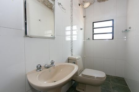 Casa para alugar com 440m², 7 quartos e 7 vagas Casa para alugar com 440m², 7 quartos e 7 vagasEdícula - Banheiro da Suíte