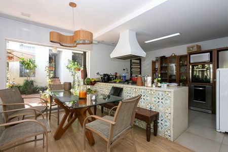 Casa para alugar com 440m², 7 quartos e 7 vagas Casa para alugar com 440m², 7 quartos e 7 vagasCozinha