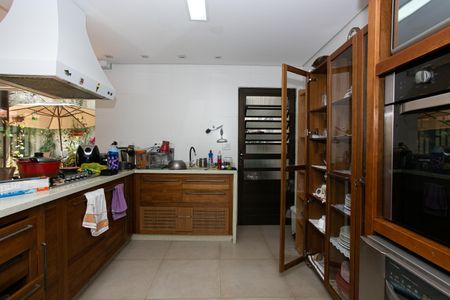 Casa para alugar com 440m², 7 quartos e 7 vagas Casa para alugar com 440m², 7 quartos e 7 vagasCozinha