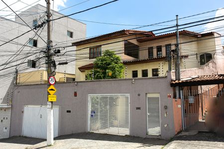 Casa para alugar com 440m², 7 quartos e 7 vagas Casa para alugar com 440m², 7 quartos e 7 vagasFachada