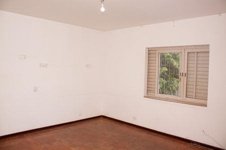 Casa à venda com 460m², 3 quartos e 4 vagas Casa à venda com 460m², 3 quartos e 4 vagasQuarto 3