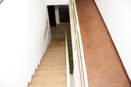 Casa à venda com 460m², 3 quartos e 4 vagas Casa à venda com 460m², 3 quartos e 4 vagasEscada