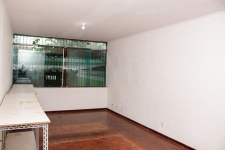 Casa à venda com 460m², 3 quartos e 4 vagas Casa à venda com 460m², 3 quartos e 4 vagasSala