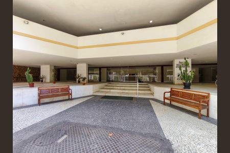 Apartamento à venda com 76m², 2 quartos e 1 vagaFachada e portaria