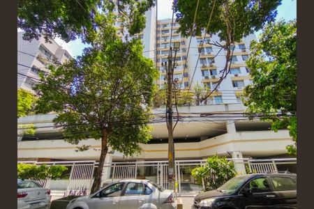 Apartamento à venda com 76m², 2 quartos e 1 vagaFachada e portaria