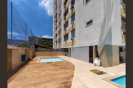 Apartamento à venda com 76m², 2 quartos e 1 vagaÁrea comum - Piscina