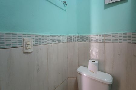 Casa de condomínio para alugar com 122m², 3 quartos e 2 vagasBanheiro Social