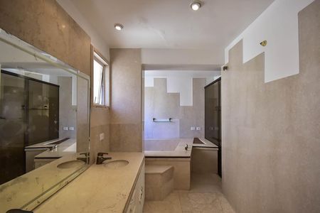Apartamento para alugar com 366m², 3 quartos e 4 vagas Apartamento para alugar com 366m², 3 quartos e 4 vagasBanheiro da Suíte 3