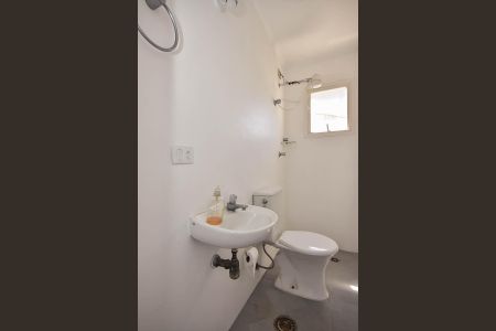 Apartamento para alugar com 366m², 3 quartos e 4 vagas Apartamento para alugar com 366m², 3 quartos e 4 vagasBanheiro de Serviço