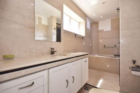 Apartamento para alugar com 366m², 3 quartos e 4 vagas Apartamento para alugar com 366m², 3 quartos e 4 vagasBanheiro Suíte 2