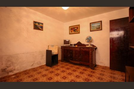 Casa à venda com 178m², 3 quartos e 4 vagas Casa à venda com 178m², 3 quartos e 4 vagas Área de Serviço Sala