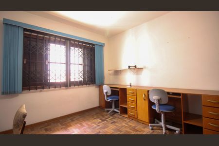 Casa à venda com 178m², 3 quartos e 4 vagas Casa à venda com 178m², 3 quartos e 4 vagasQuarto 2