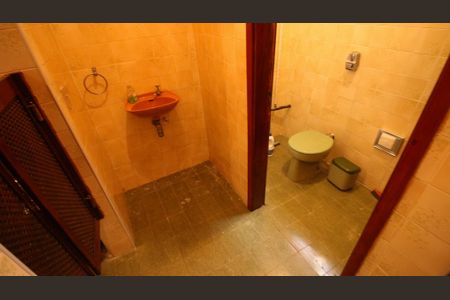 Casa à venda com 178m², 3 quartos e 4 vagas Casa à venda com 178m², 3 quartos e 4 vagasBanheiro de Serviço