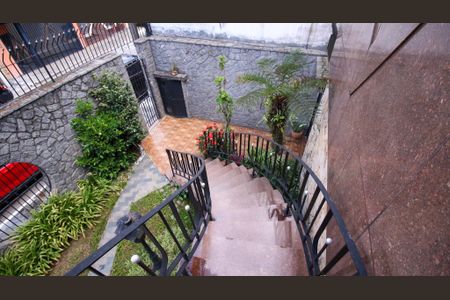 Casa à venda com 178m², 3 quartos e 4 vagas Casa à venda com 178m², 3 quartos e 4 vagasEscadas da Varanda