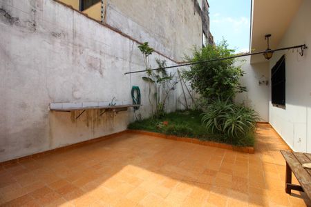 Casa à venda com 178m², 3 quartos e 4 vagas Casa à venda com 178m², 3 quartos e 4 vagasQuintal dos Fundos