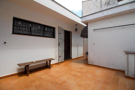 Casa à venda com 178m², 3 quartos e 4 vagas Casa à venda com 178m², 3 quartos e 4 vagasQuintal dos Fundos