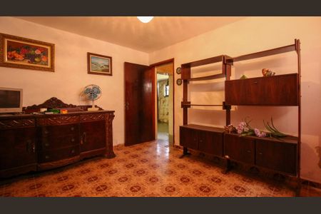 Casa à venda com 178m², 3 quartos e 4 vagas Casa à venda com 178m², 3 quartos e 4 vagas Área de Serviço Sala