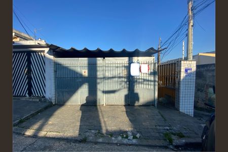 Casa à venda com 107m², 2 quartos e 2 vagas Casa à venda com 107m², 2 quartos e 2 vagasFachada