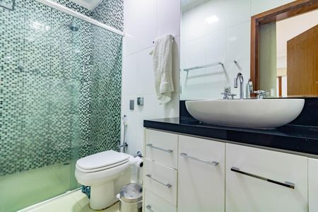 Casa à venda com 156m², 3 quartos e 2 vagas Casa à venda com 156m², 3 quartos e 2 vagasBanheiro da Suíte 1