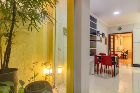 Casa à venda com 156m², 3 quartos e 2 vagas Casa à venda com 156m², 3 quartos e 2 vagasCopa