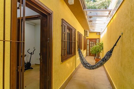 Casa à venda com 156m², 3 quartos e 2 vagas Casa à venda com 156m², 3 quartos e 2 vagasCorredor