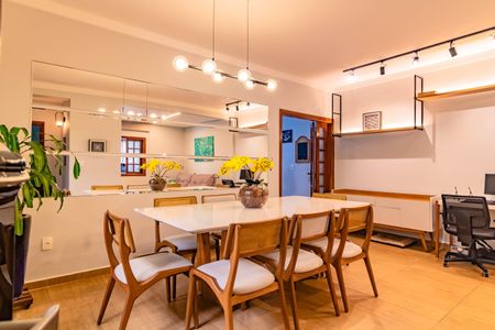 Casa à venda com 156m², 3 quartos e 2 vagas Casa à venda com 156m², 3 quartos e 2 vagasSala