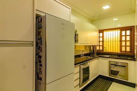 Casa à venda com 156m², 3 quartos e 2 vagas Casa à venda com 156m², 3 quartos e 2 vagasCozinha