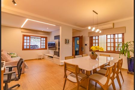 Casa à venda com 156m², 3 quartos e 2 vagas Casa à venda com 156m², 3 quartos e 2 vagasSala